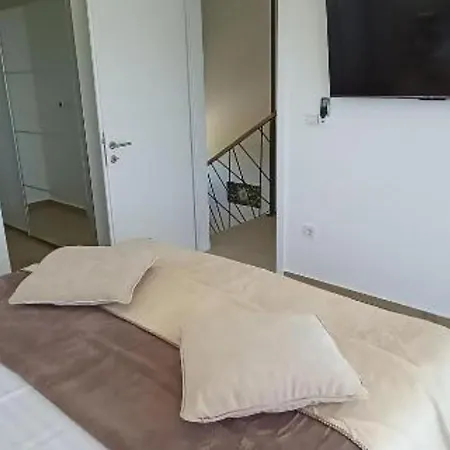 Sunset With Outdoor Pool 别墅 希贝尼克