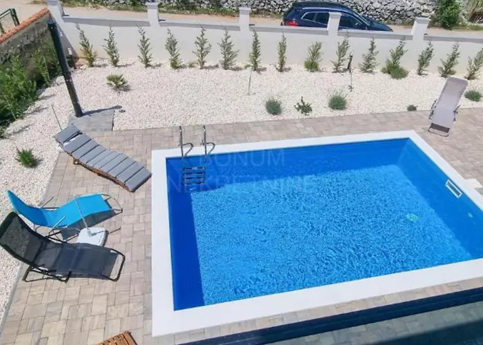 别墅 Sunset With Outdoor Pool 希贝尼克